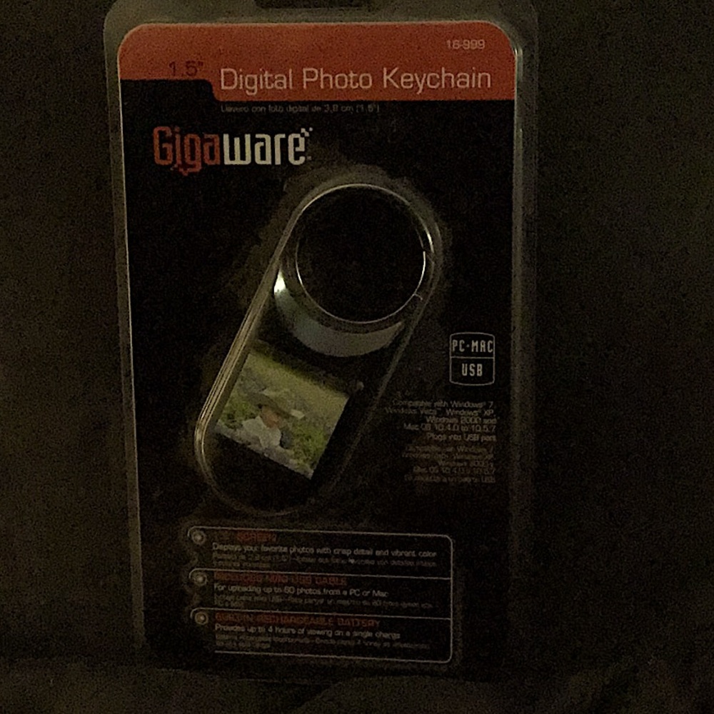 NIP Gigaware digital photo keychain PC-Mac USB 1.5” screen